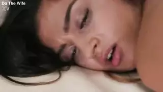 المدمر يراقب زوجته المختلطة تأخذ بي بي سي
