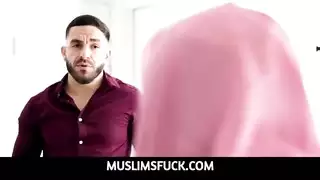 زارت بولينا رويز ، طالبة الحجاب ، طالبة الحجاب ، معلمة الديك الكبرى في منزله