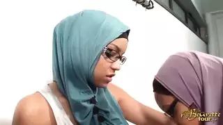 العربية زوجين مثليه لعق بعضها البعض