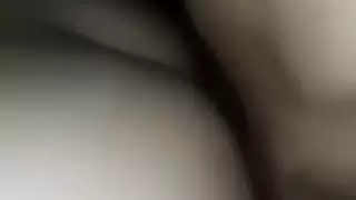 لطخت الفازلين على مؤخرة الزوجة قبل ممارسة الجنس الشرجي