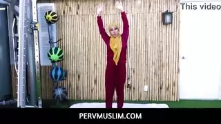 مدرب اللياقة البدنية يمارس الجنس مع العميل العربي الغريب