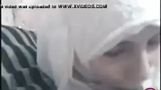 مراهقة عربية تمص جيد جدا