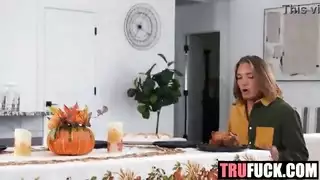 مذاق مثل تركيا في عيد الشكر: أكسل هيز، بريت بلير، جيجي ديور، كايل ماسون