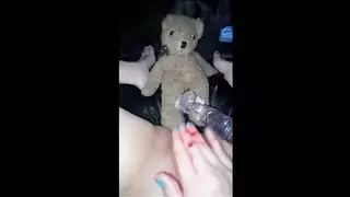 غريب الأحمر عذراء اختراق لها الرطب الوردي &