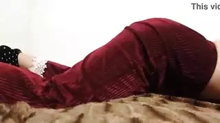 لماذا لا تأتي إلى كس بلدي من الخلف وسأنتقل بشكل إيقاعي ونائب الرئيس