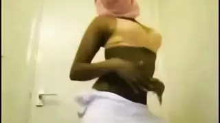فتاة صومالية الحجاب تجريد