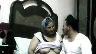 نيك امهات مصريه فلاحة تتناك من راجل صعيدي فشخها نيك