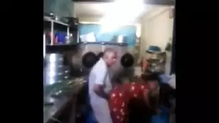 عجوز سريلانكي ينيك زوجة ابنه في المطبخ