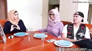 العربية ركوب الديك بينما ابنة يلعق الكرات