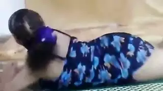 فتاة عربية ترقص على مؤخرتها الكبيرة
