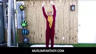مسلم فانتاسي مدرب اللياقة البدنية يمارس الجنس مع العميل العربي الغريب