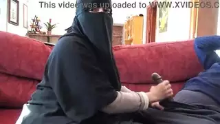 الجبهة العربية في الحجاب مع الديك الأسود الكبير
