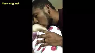 ناصف مع لبوه معلقها من النت يفشخ اللبوه ويهديلها كسها الممحون