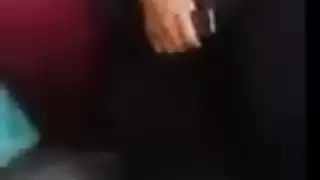 حسرى النياكه وصلت الاتوبيس الواد عمال يدقر فى اليت ولا هامه حاجه