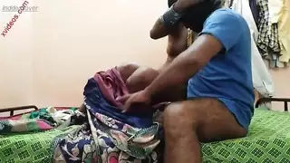 أخت الصديقة الصغرى تلاعح غرفتها بشدة