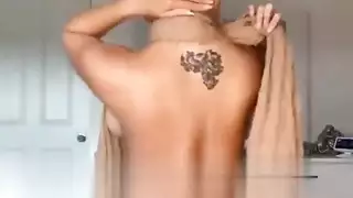 رقص شرقي رائع من عاهرة شابة