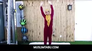 مسلم تابو مدرب اللياقة البدنية يمارس الجنس مع عميل عربي غريب