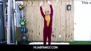 مدرب اللياقة البدنية يمارس الجنس مع عميل عربي غريب
