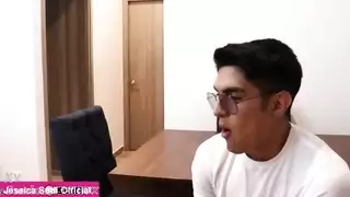 أقوم بإغواء مدربي الشخصي وينتهي بي الأمر بمضاجعته
