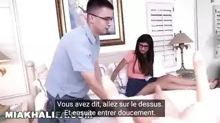 ميا خليفة نجمة البورنو العربية تعلم العذراء كيفية ممارسة الجنس مع امرأة
