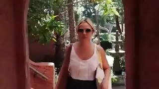 مشاهد جنسية من مسلسل مترجم للعربية