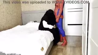 لقد أثارت إعجاب زوجة أبي التركية بقضيب الثابت