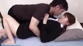 سكس ياباني باسخن القبلات الحارة الممحونة مع المراهقة الجميلة