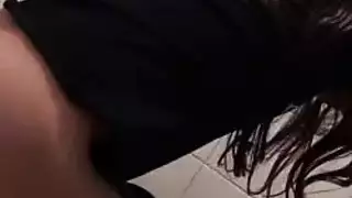 سكس كاميرا خفية مع فتاة تسخن في حمام مطعم وتعري كسها وتدعكه