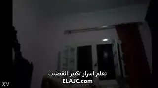 مثير عربي يتحدث ومذابح مع الصبي السعودي الديك الكبير