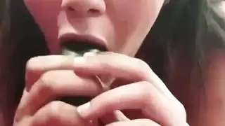 الساخنة العربية مدمنة على مهبلها
