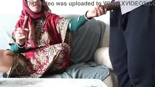 زوجة مسلمة تركية مطلقة تستأجر غرفة إلى مهاجر أسود في لندن