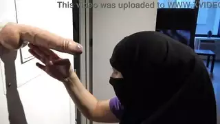 الزوجة المسلمة العربية تحب مص الديوك الكبير غير المقبول