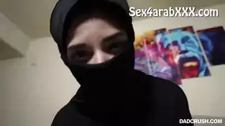 سكس مترجم - القحبة المتدينة