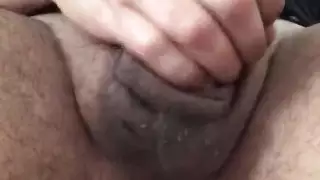 الفرخ الساخن لا تستطيع الحصول على ما يكفي من ديكها السميك