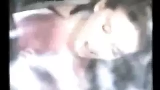 الممثلة التركية مشهد السيارة في الهواء الطلق