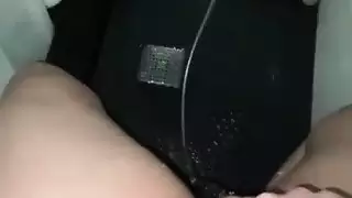 مع الجسم المثالي يستمني لها ضيق في سن المراهقة كس قبل دش